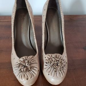 B Makowsky Soft distressed leather heels 7.5